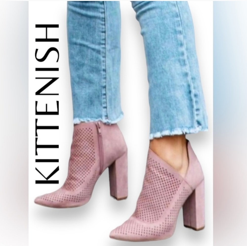 Kittenish blush pink heels